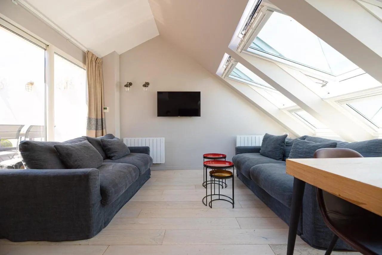 Apartment Du Louvre Paris